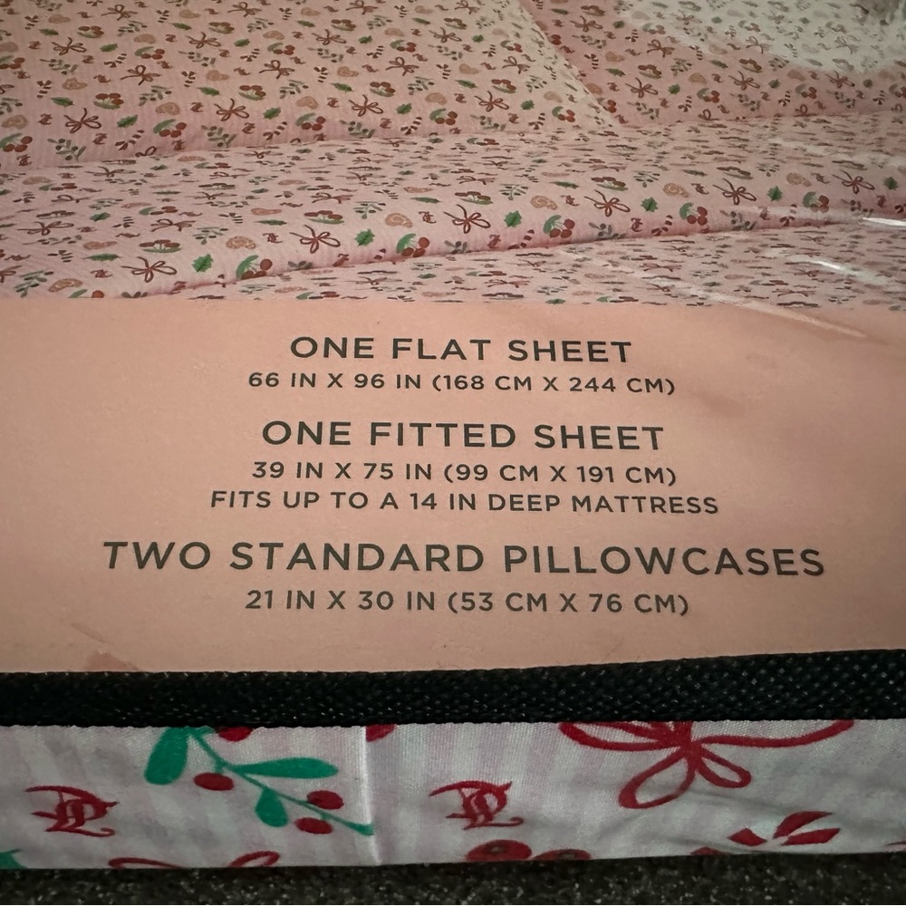 Juicy Couture Christmas Twin Sheet Set Candy Cane and Holly print - Picture 7 of 7